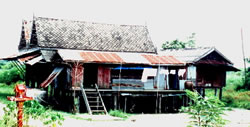 บ้านเรือนไทยแบบลักษณ์-ราม ครัวทรงปั้นหยา 